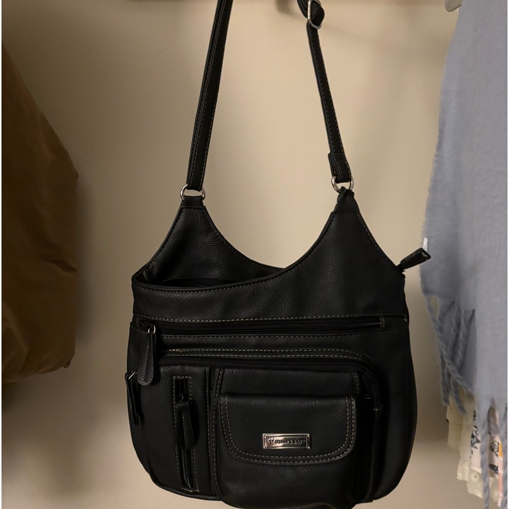 Black leather shoulder bag!!